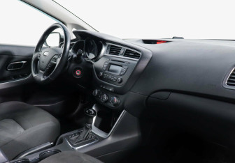 Подержанный автомобиль Kia Ceed Wagon 2015 года (7 фото)