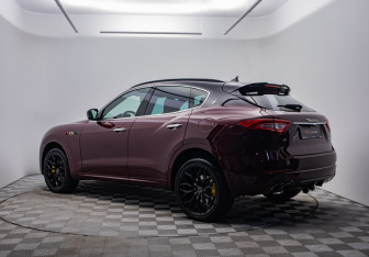 Подержанный автомобиль Maserati Levante 2017 года (7 фото)