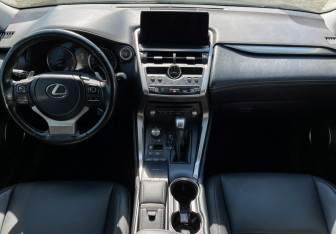 Подержанный автомобиль Lexus NX 2020 года (12 фото)