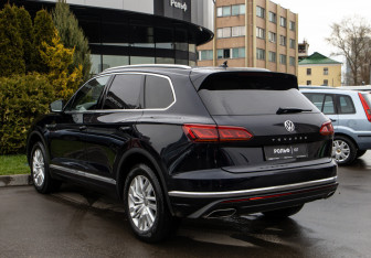 Подержанный автомобиль Volkswagen Touareg 2019 года (5 фото)
