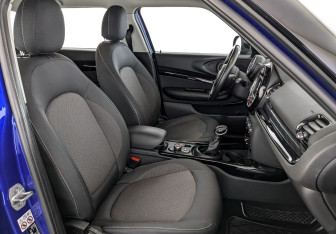 Подержанный автомобиль MINI Clubman Wagon 2018 года (23 фото)