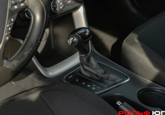 Подержанный автомобиль Kia Ceed Hatchback 2013 года (11 фото)