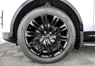 Подержанный автомобиль Land Rover Discovery 2020 года (18 фото)