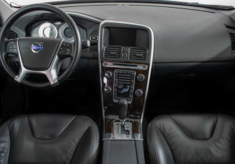 Подержанный автомобиль Volvo XC60 2012 года (12 фото)