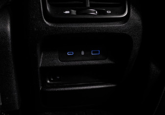 Подержанный автомобиль Geely Tugella 2023 года (16 фото)