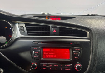 Подержанный автомобиль Kia Ceed Wagon 2016 года (15 фото)