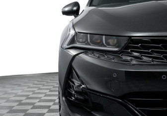 Подержанный автомобиль Kia K5 2020 года (10 фото)