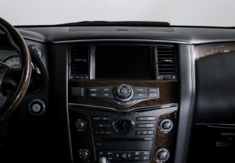 Подержанный автомобиль Infiniti QX56 2013 года (14 фото)