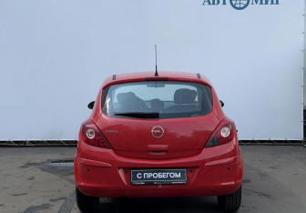 Подержанный автомобиль Opel Corsa 2010 года (7 фото)