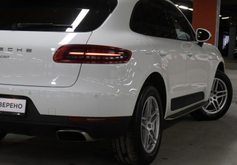 Подержанный автомобиль Porsche Macan 2017 года (24 фото)