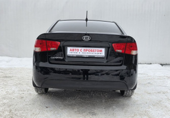 Подержанный автомобиль Kia Cerato Sedan 2012 года (6 фото)
