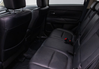 Подержанный автомобиль Mitsubishi Outlander 2016 года (11 фото)