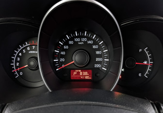 Подержанный автомобиль Kia Rio Hatchback 2017 года (16 фото)