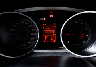 Подержанный автомобиль Mitsubishi Outlander 2008 года (9 фото)