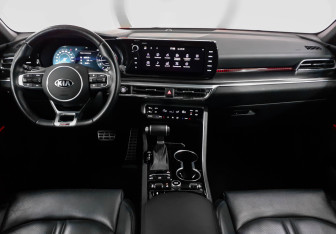 Подержанный автомобиль Kia K5 2021 года (8 фото)