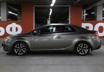 Подержанный автомобиль Kia Cerato Coupe 2012 года (8 фото)