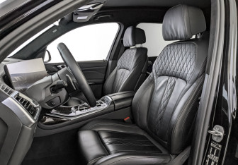 Подержанный автомобиль BMW X7 2022 года (20 фото)