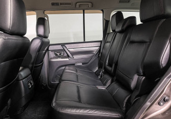 Подержанный автомобиль Mitsubishi Pajero 2012 года (10 фото)