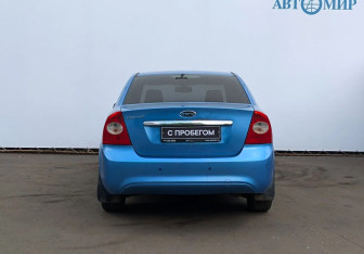 Подержанный автомобиль Ford Focus Sedan 2008 года (7 фото)