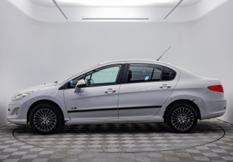 Подержанный автомобиль Peugeot 408 2015 года (2 фото)