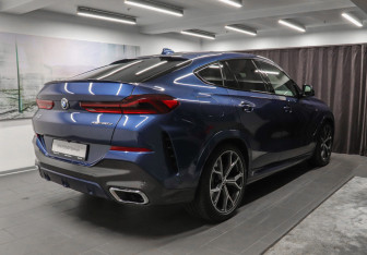Подержанный автомобиль BMW X6 2020 года (4 фото)