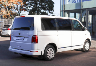 Подержанный автомобиль Volkswagen Caravelle 2019 года (4 фото)