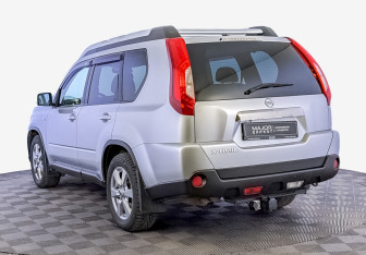 Подержанный автомобиль Nissan X-Trail 2011 года (7 фото)