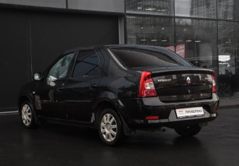 Подержанный автомобиль Renault Logan Sedan 2011 года (7 фото)
