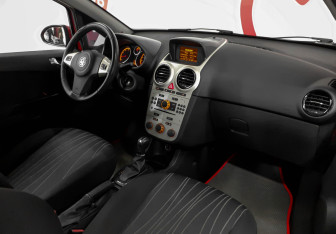 Подержанный автомобиль Opel Corsa 2008 года (9 фото)