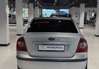 Подержанный автомобиль Ford Focus Sedan 2006 года (4 фото)