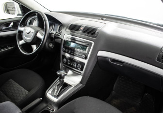 Подержанный автомобиль Skoda Octavia Liftback 2012 года (9 фото)