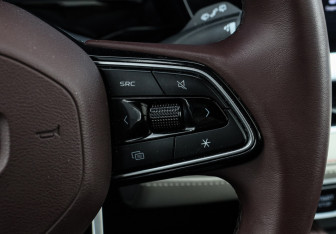 Подержанный автомобиль Geely Monjaro 2023 года (31 фото)