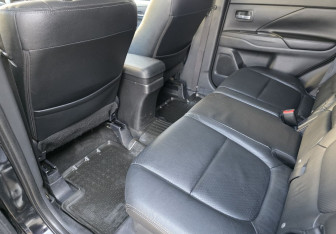 Подержанный автомобиль Mitsubishi Outlander 2013 года (10 фото)