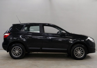 Подержанный автомобиль Nissan Qashqai 2012 года (8 фото)