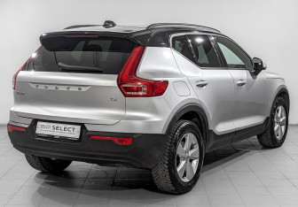 Подержанный автомобиль Volvo XC40 2018 года (5 фото)
