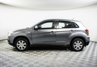 Подержанный автомобиль Mitsubishi ASX 2013 года (8 фото)