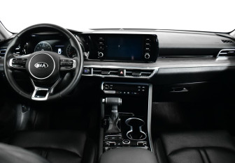 Подержанный автомобиль Kia K5 2021 года (6 фото)