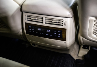 Подержанный автомобиль Toyota Land Cruiser Suv 2016 года (18 фото)