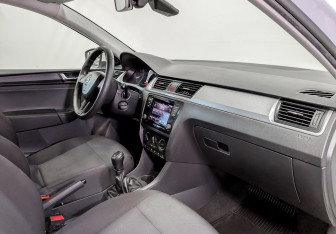 Подержанный автомобиль Skoda Rapid Liftback 2019 года (11 фото)