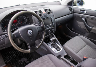 Подержанный автомобиль Volkswagen Jetta Sedan 2007 года (9 фото)