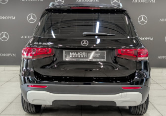 Подержанный автомобиль Mercedes-Benz GLB 2021 года (6 фото)