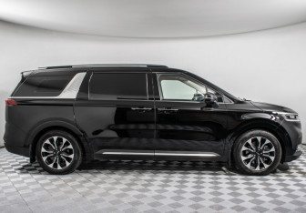 Подержанный автомобиль Kia Carnival 2022 года (4 фото)