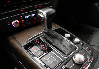 Подержанный автомобиль Audi A6 allroad 2014 года (22 фото)