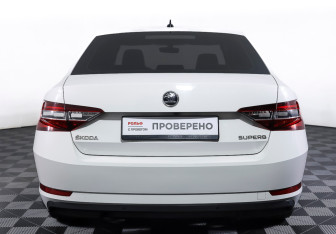 Подержанный автомобиль Skoda Superb Liftback 2017 года (6 фото)