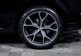 Подержанный автомобиль BMW X6 2023 года (15 фото)