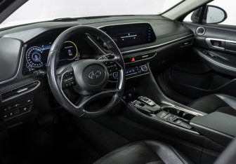 Подержанный автомобиль Hyundai Sonata 2019 года (11 фото)
