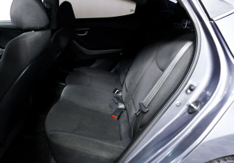 Подержанный автомобиль Hyundai Elantra Sedan 2015 года (13 фото)