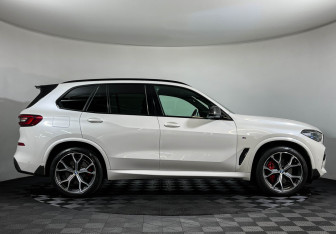 Подержанный автомобиль BMW X5 2021 года (6 фото)