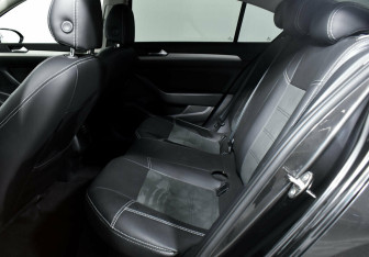 Подержанный автомобиль Volkswagen Passat Sedan 2020 года (13 фото)