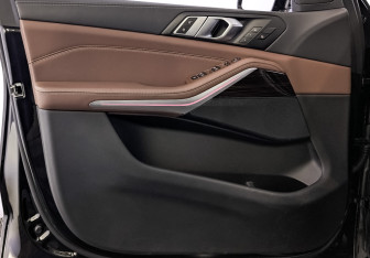 Подержанный автомобиль BMW X5 2023 года (19 фото)